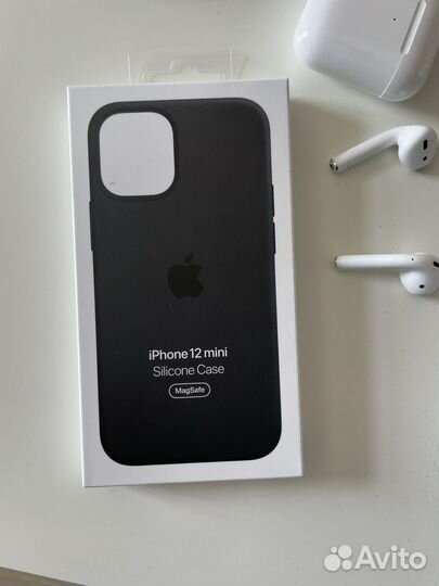 Оригинальные чехлы на iPhone