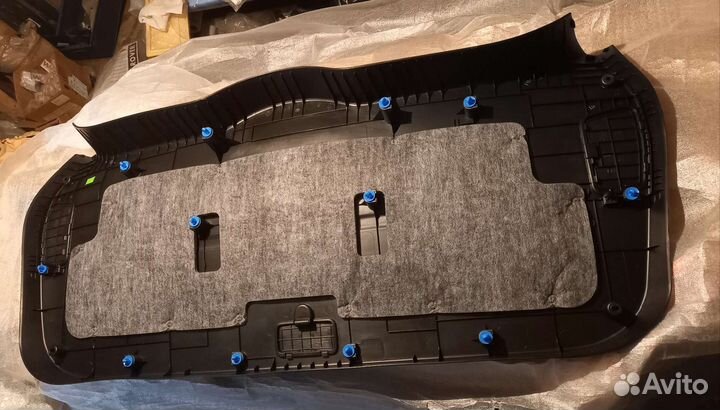 Обшивка двери багажника hyundai ix35/tucson