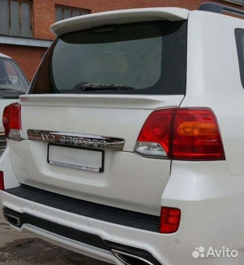Спойлер на заднюю дверь Land Cruiser 200