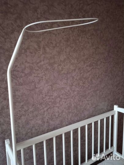 Детская кроватка с поперечным маятником