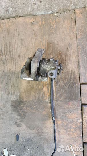 Суппорт тормозной задний левый volkswagen polo