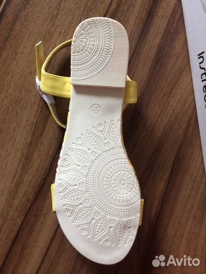 Босоножки новые