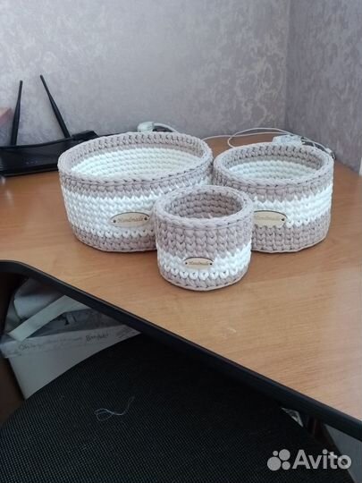 Набор вязаных корзинок для хранения косметики