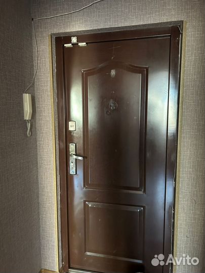 Дверь входная металлическая б/у