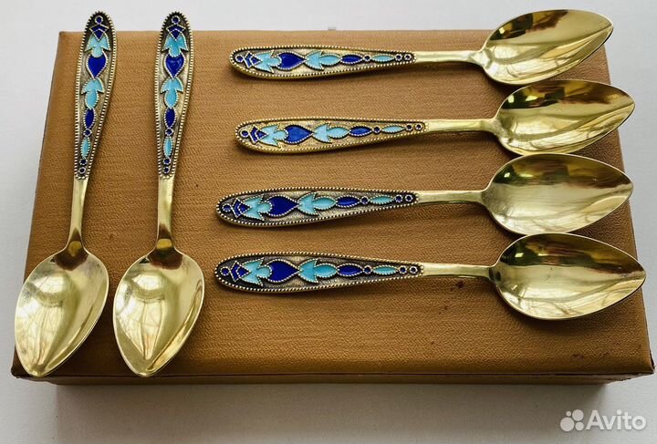 Серебряные ложки с эмалью и золочением в футляре