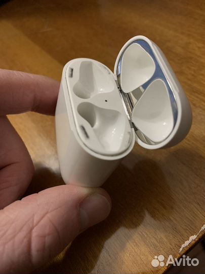 Продам AirPods (2 поколение, оригинал)