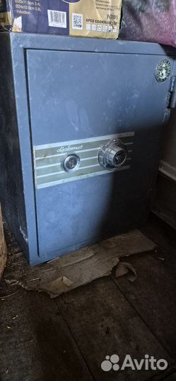 Сейф металлический