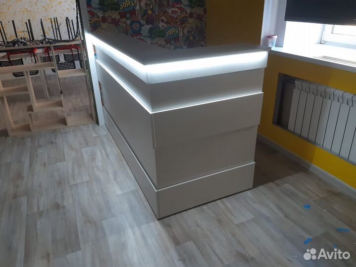 Стойка ресепшн,лаборатория