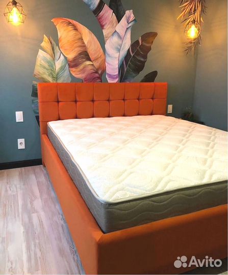 Кровать с мягким изголовьем