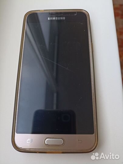 Телефон Samsung Galaxy J2