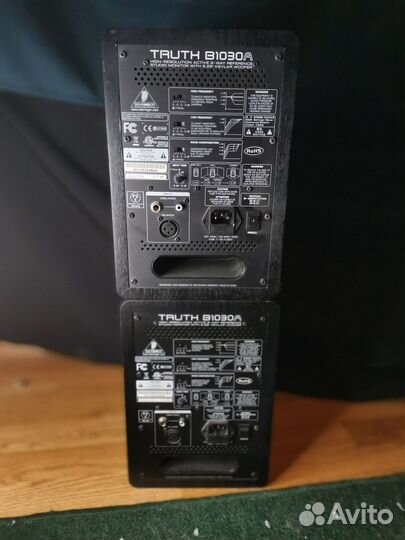 Студийные мониторы Behringer B1030A (цена за пару)