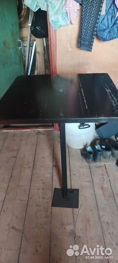 Столик металлический