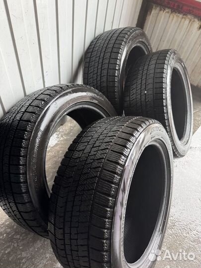 Bridgestone Blizzak Ice 225/50 R17 98T