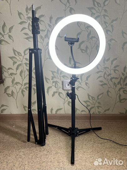 Кольцевая лампа со штативом