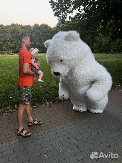 Белый мишка на праздник