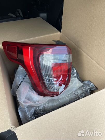 Задний левый Фонарь на Эксплорер sport 5