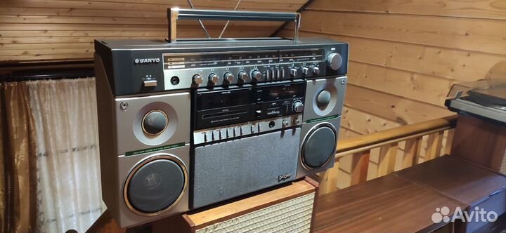 Огромная магнитола 80х Sanyo BigBan