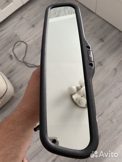 Автомобильное зеркало-монитор