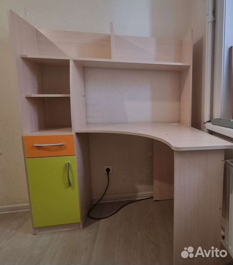 Письменный стол