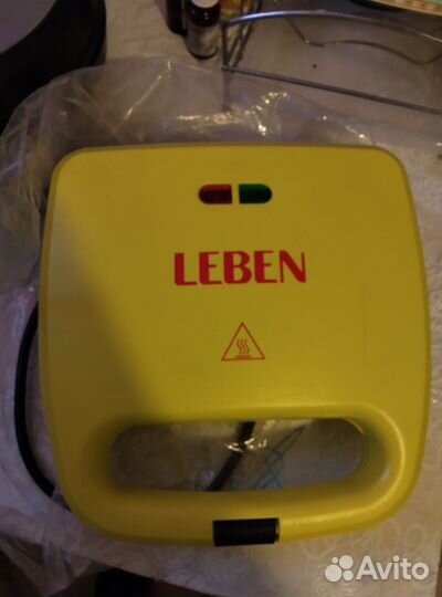 Вафельница Leben