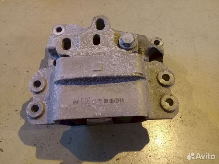 Опора двигателя (подушка двс) передняя левая 1K019