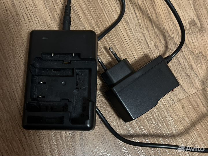 Универсальное зарядное устройство DB-106