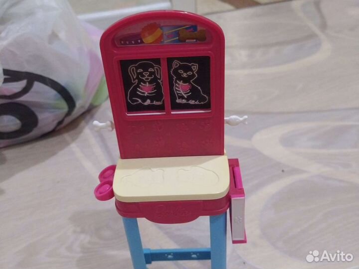 Новая Барби и столик для Барби- ветеринара