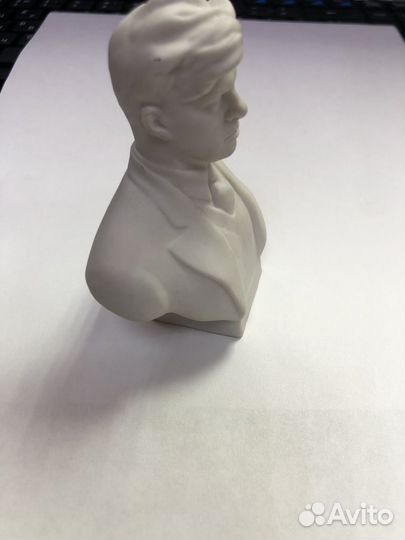 Бюст Маяковский