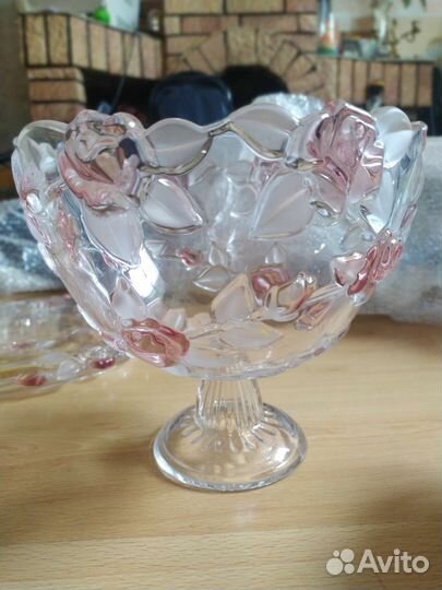 Ваза для фруктов на ножке