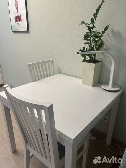 Стол (90x90 см) + 2 стула IKEA