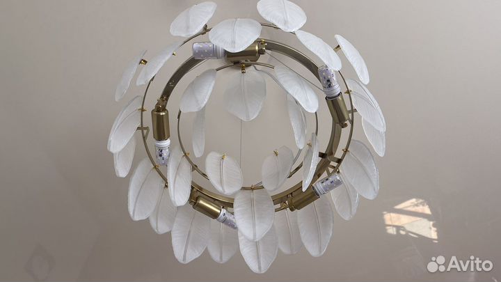 Люстра новая