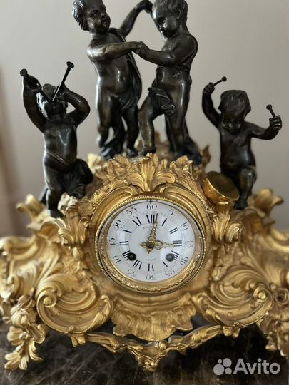 Старинные каминные часы XIX в позолоченная бронза