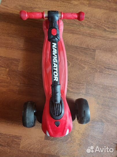 Самокат со светящимися колесами и музыкой