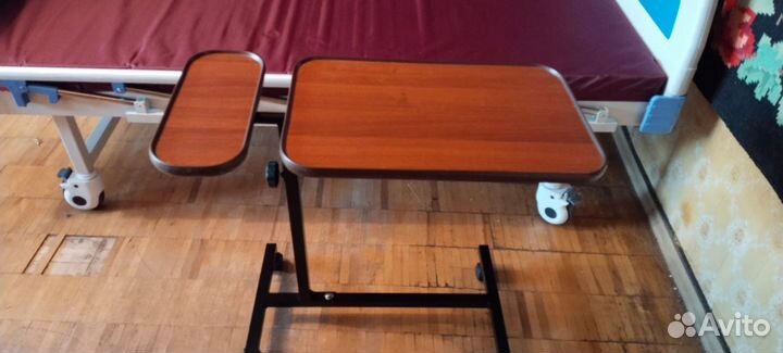 Столик прикроватный