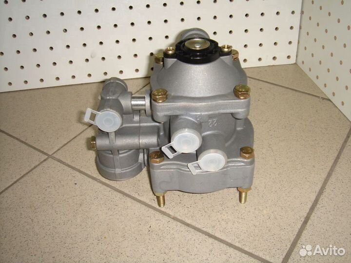 кран управления прицепом вольво фш 12. кран управления тормозами прицепа вольво fh12. кран управления тормозами прицепа мщдмщар12. кран управления тормозами volvo fh12. кран управления тормозами прицепа volvo fh12.