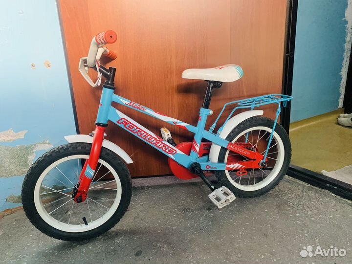 Детский велосипед с родительской ручкой