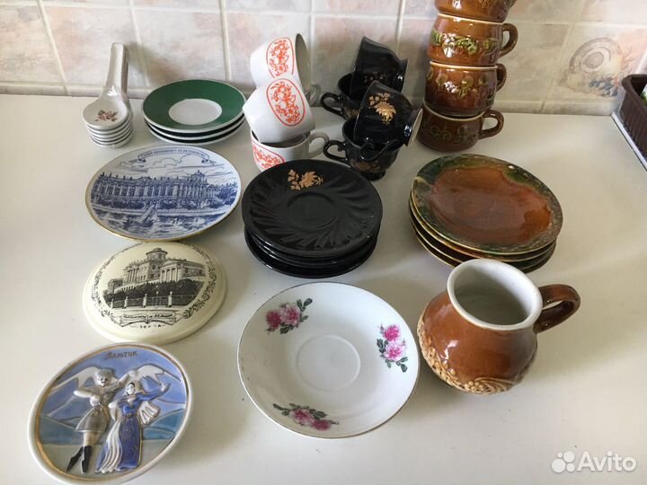 Блюдца, посуда с сиренью, селедочница Рига