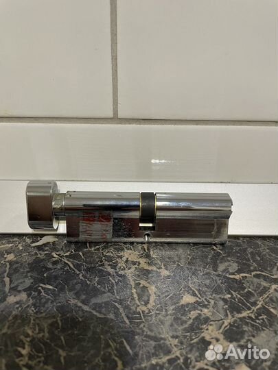 Замок дверной бу