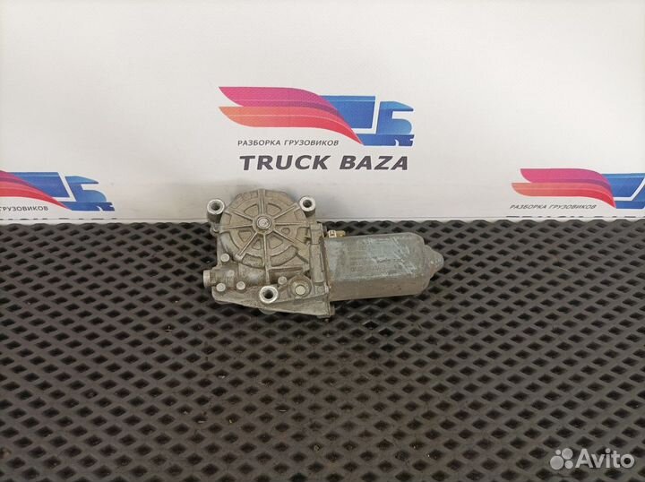 Моторчик стеклоподъемника правый