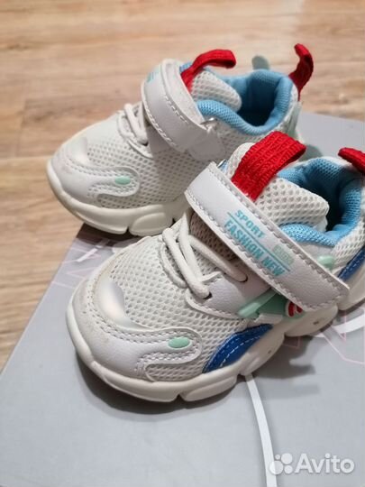 Кроссовки детские