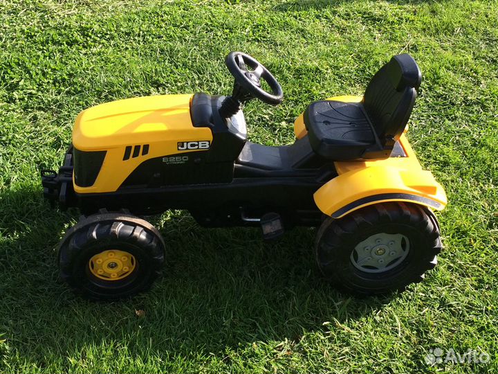 Педальный трактор Rolly Toys