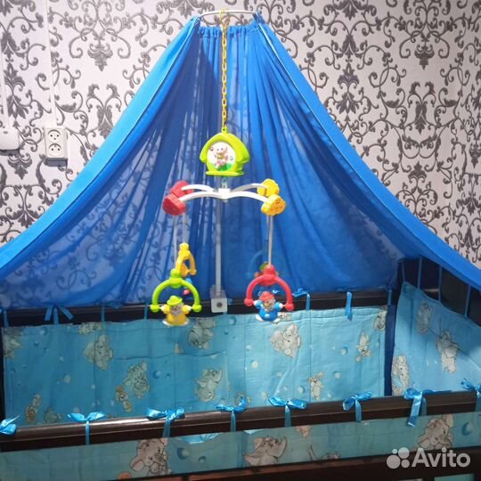 Детская кровать с поперечным маятником