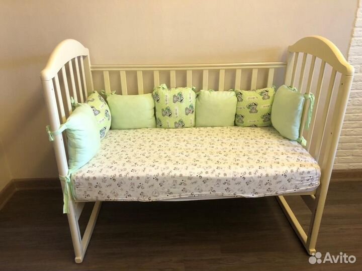 Детская кроватка с матрасом