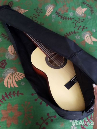Классическая гитара Cort 3/4 с чехлом