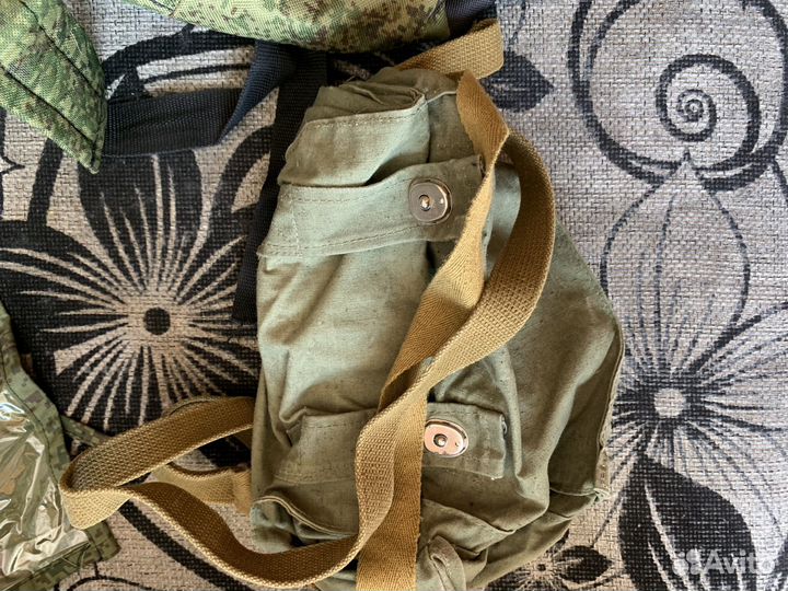 Военая фуражка, три военных сумки