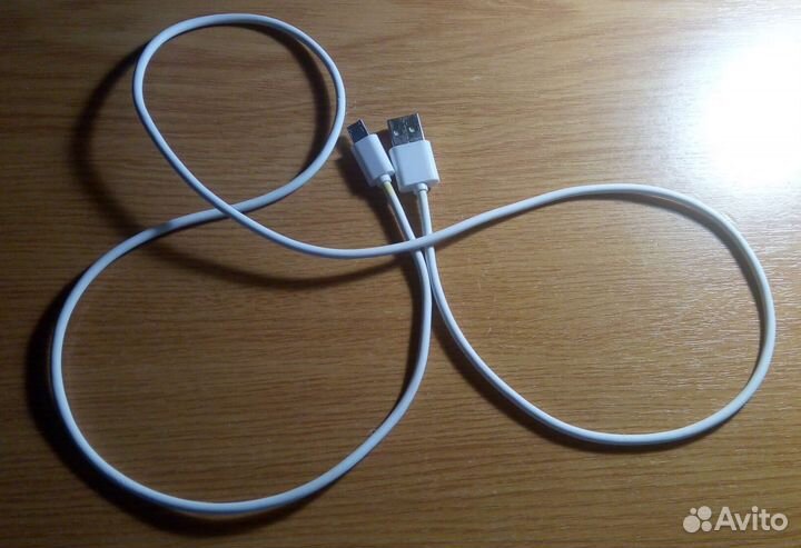 Кабели USB - micro USB, USB - USB type C и AUX