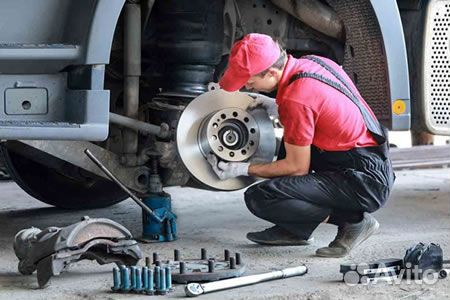 Автослесарь по грузовым автомобилям