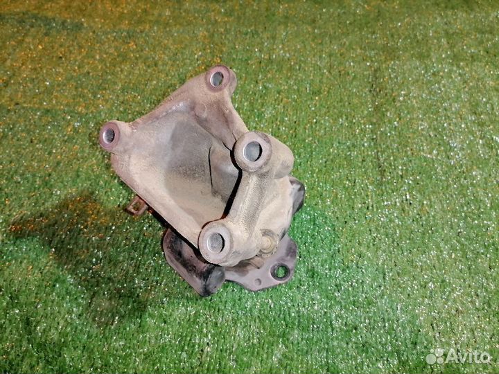 Опора двигателя (подушка двс) правая MR510056 Mits