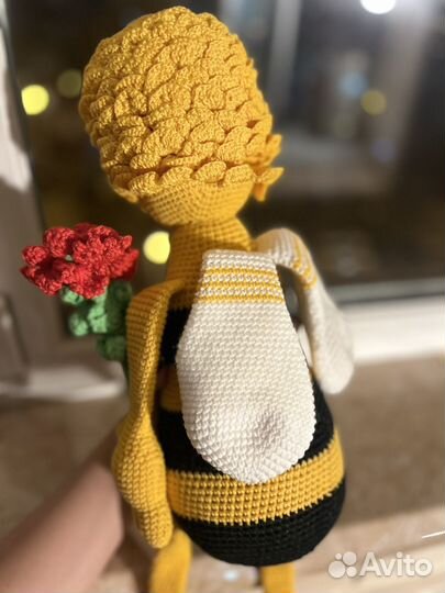 Вязаная игрушка пчелка Майя