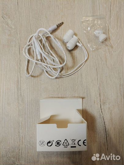 Проводные наушники